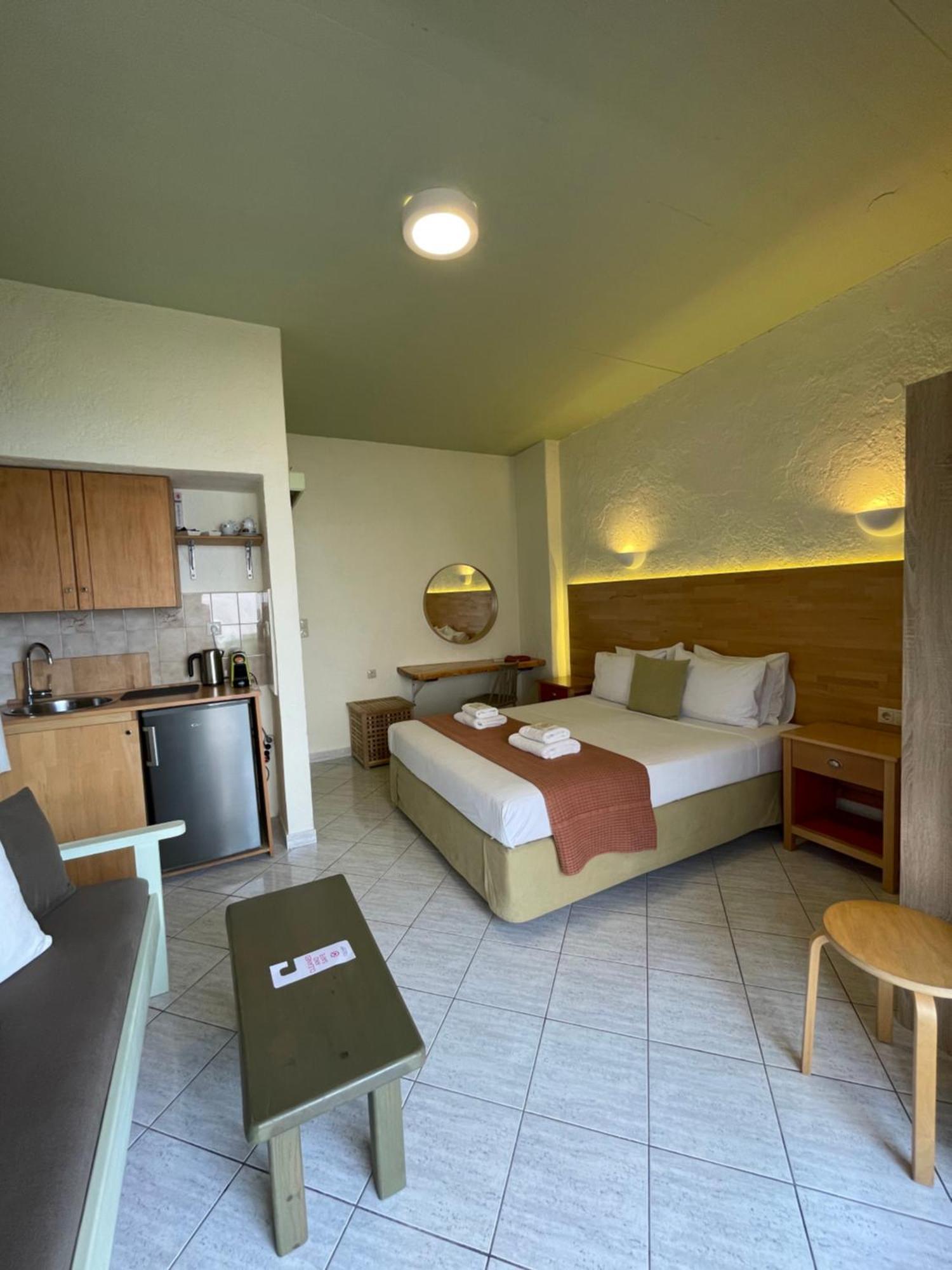 Villa Georgia Apartments & Suites Kalamaki  Room photo