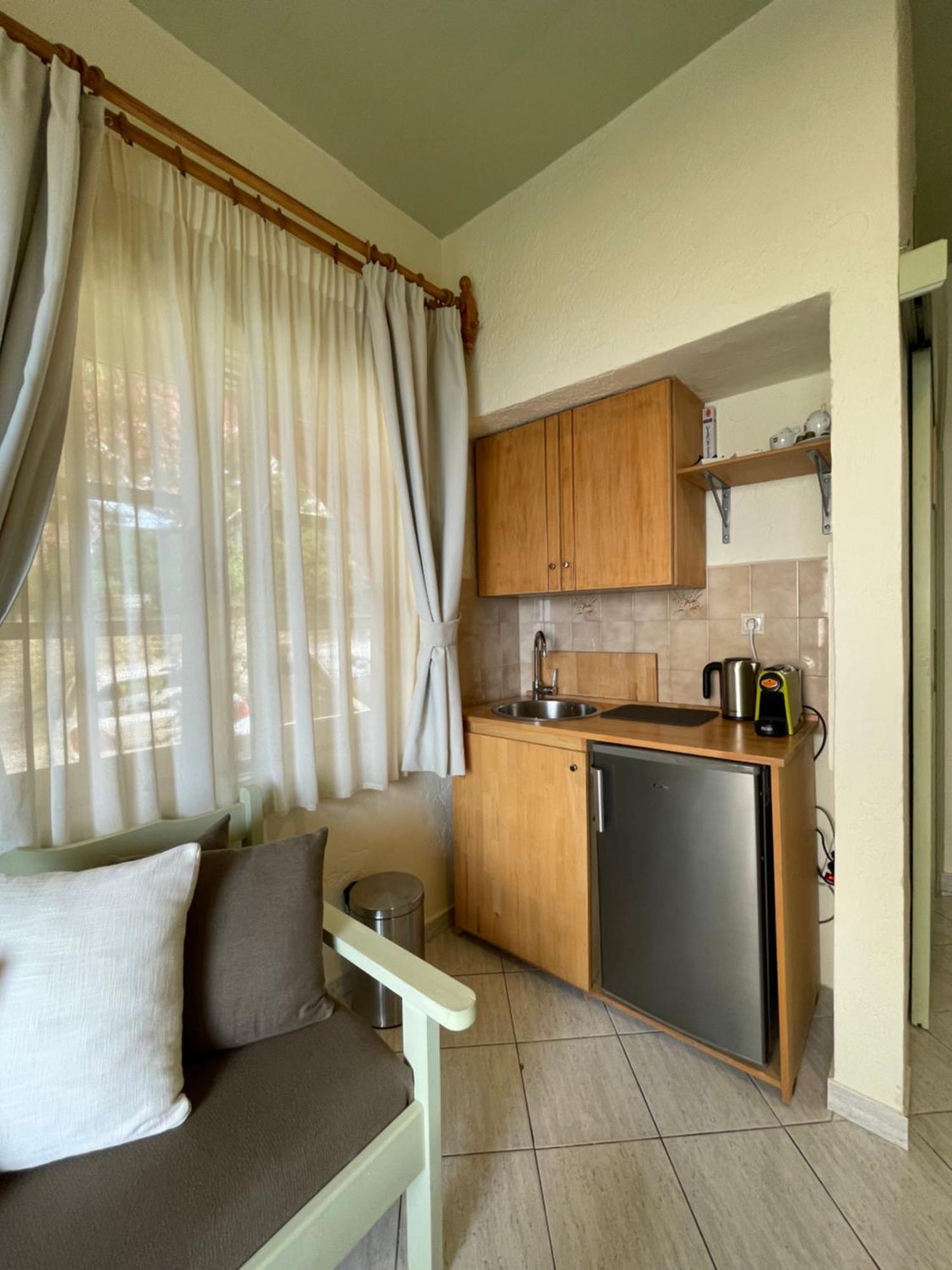 Villa Georgia Apartments & Suites Kalamaki  Room photo
