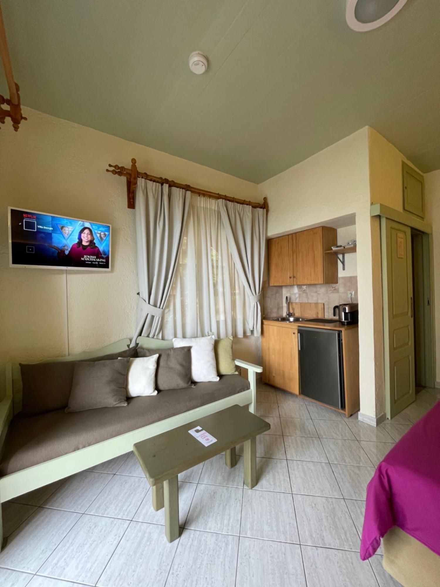 Villa Georgia Apartments & Suites Kalamaki  Room photo